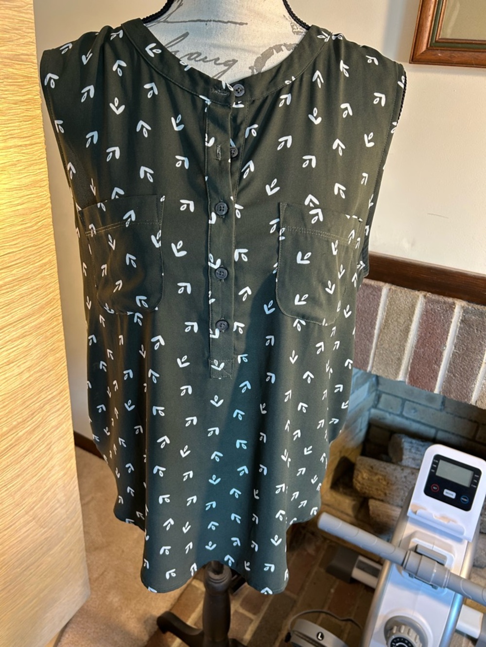 Sleeveless Green Button Front Shell with White Leaf Print